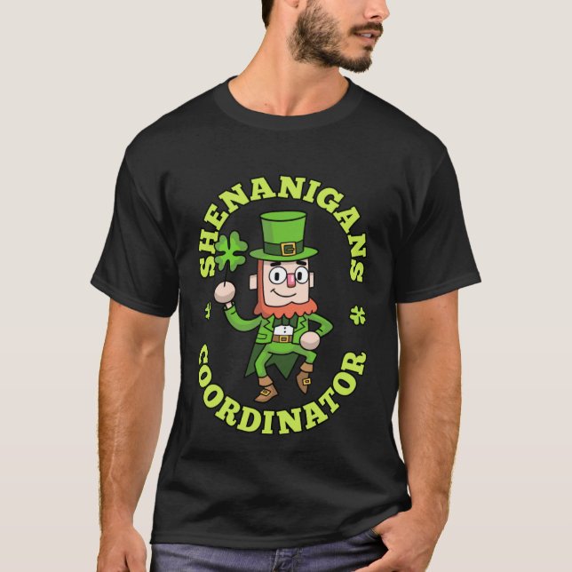 Shenanigans Coordinator Leprechaun Shamrock St Pat T-Shirt (Vorderseite)