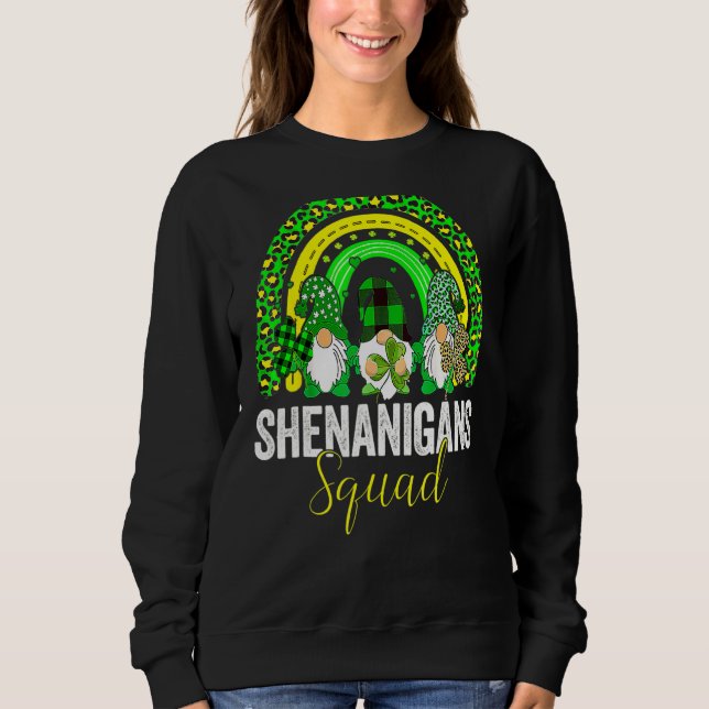 Shenanigans Squad Irish Gnomes Rainbow St Patrick' Sweatshirt (Vorderseite)