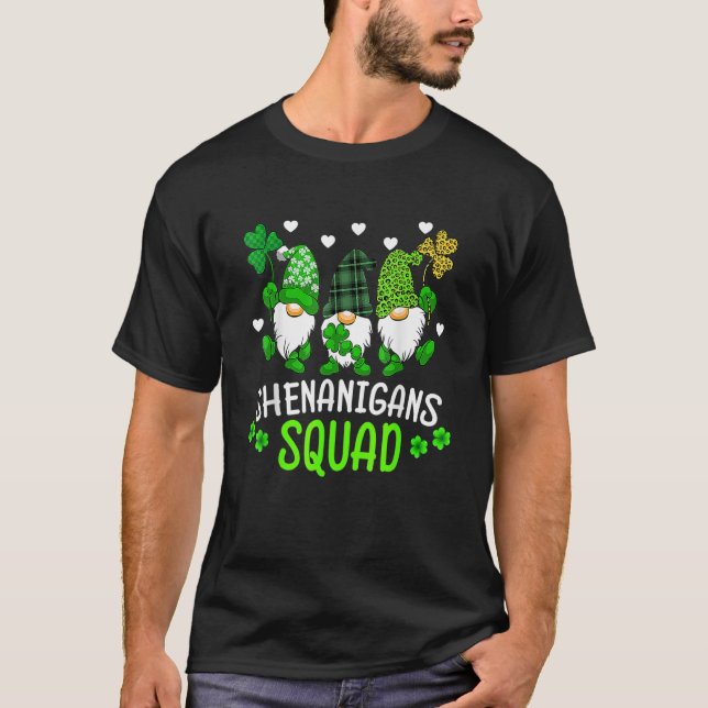 Shenanigans Squad St Patricks Day Three Gnomes Gre T-Shirt (Vorderseite)