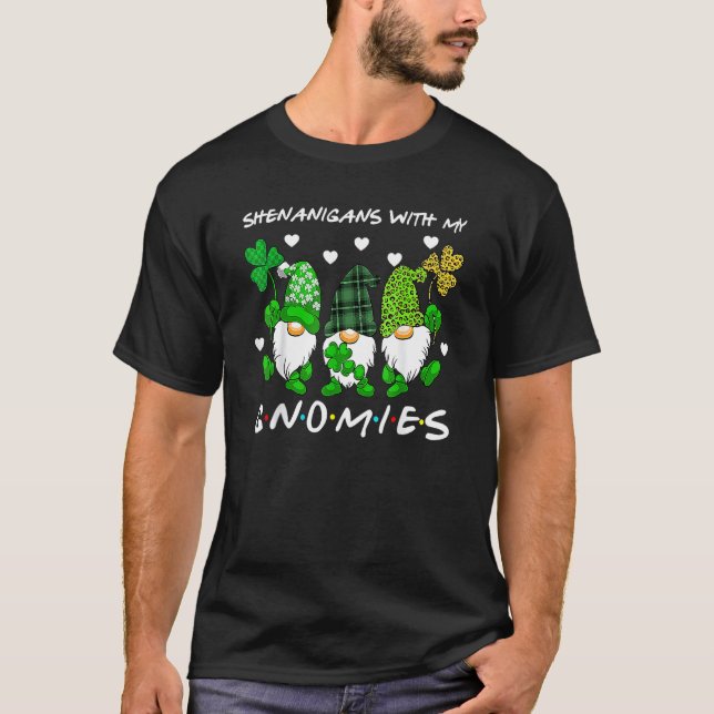 Shenanigans With My Gnomies St Patrick's Day Gnome T-Shirt (Vorderseite)