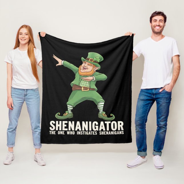 Shenanigator Dabbing Leprechaun St Patrick's Day Fleecedecke (Beispiel)