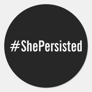 #ShePersisted, weißer Text auf schwarzen Aufkleber