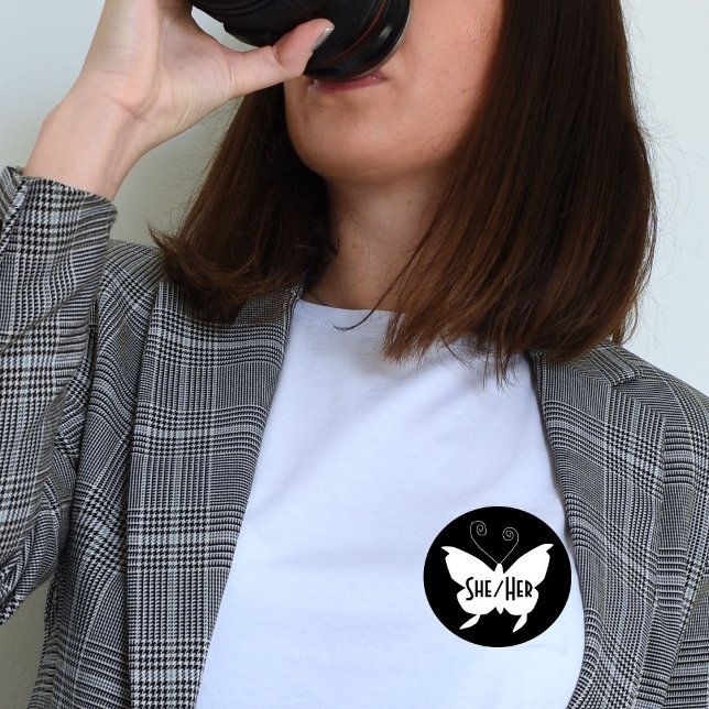 SHER/HER Diva Butterfly Round Black Button (Von Creator hochgeladen)