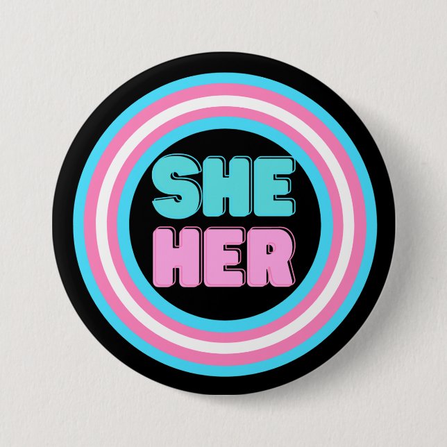 SHER IHR Pronoun Trans Pride Button (Vorderseite)