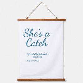 She's a catch bachelorette weekend name blue date  wandteppich mit holzrahmen