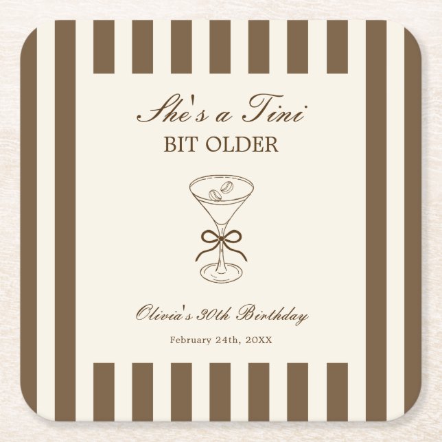 She's A Tini Bit Older Coffee Martini Birthday Rechteckiger Pappuntersetzer (Vorderseite)
