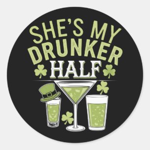 Shes mein Betrunkeneres halb St Patricks Matching  Runder Aufkleber