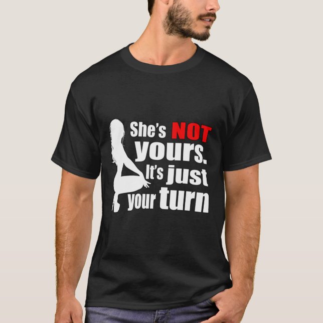 Shes NOT yours Its just your turn red pill Mgtow M T-Shirt (Vorderseite)