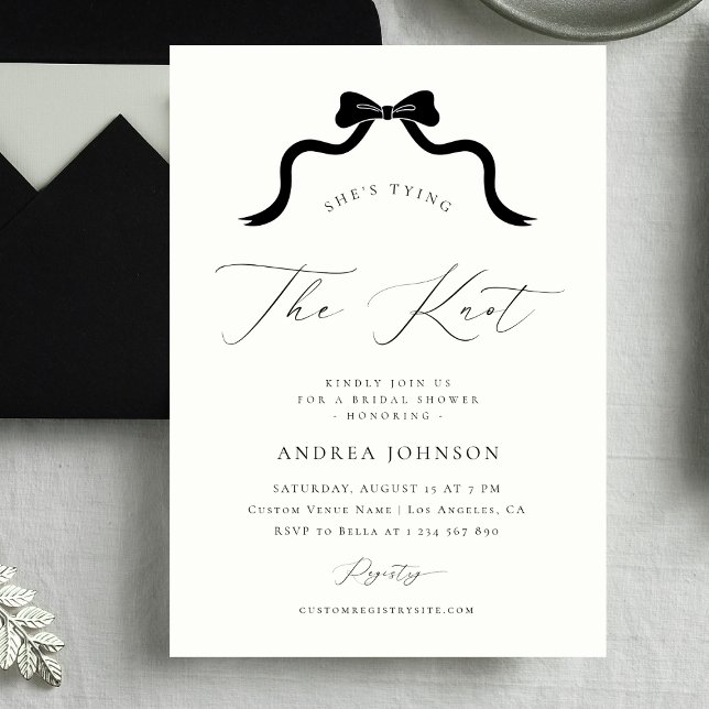 She's Tying the Knot Black Bow Ivory Bridal Shower Einladung (Von Creator hochgeladen)