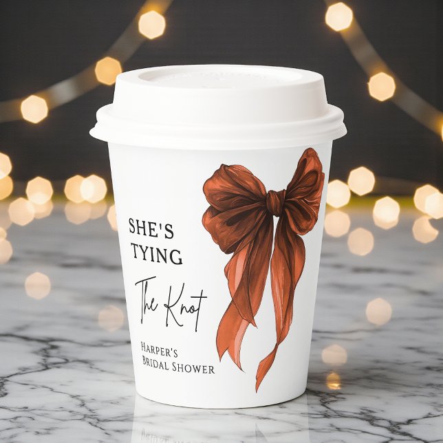 She's Tying The Knot Orange Bow Bridal Shower Pappbecher (Von Creator hochgeladen)