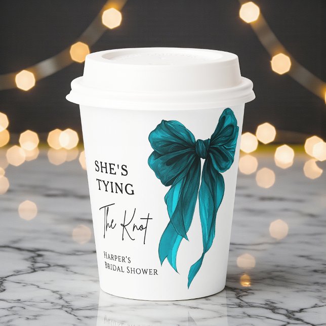 She's Tying The Knot Turquoise Bow Bridal Shower Pappbecher (Von Creator hochgeladen)