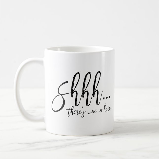 Shhh… Es gibt Wein hier in der Tasse (Links)