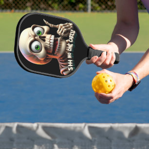 SHHH... Keiner kümmert sich um Skelett mit grünen Pickleball Schläger