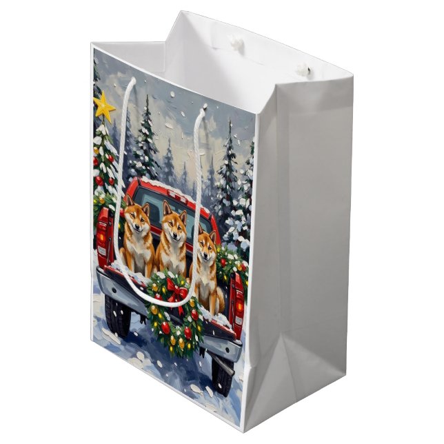 Shiba Inu Christmas Red Truck Holiday Mittlere Geschenktüte (Vorderseite Schrägansicht)