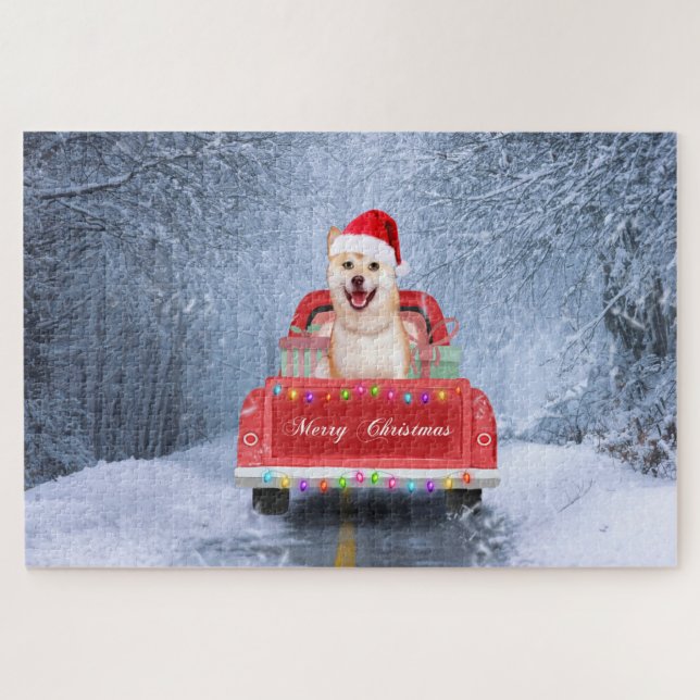 Shiba Inu Hund im Schnee sitzen im Weihnachtswagen (Horizontal)