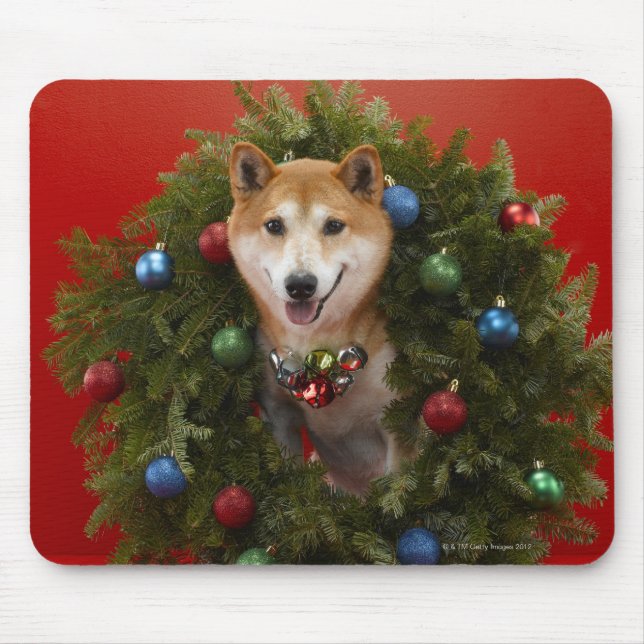 Shiba Inu Hund sitzend im Weihnachtskranz Mousepad (Vorne)