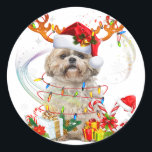 Shih Tzu Christmas Reindeer | Weihnachtsbeleuchtun Runder Aufkleber<br><div class="desc">Mit diesem Shih Tzu Dog Geschenk können Sie eine Überraschung für Ihre Freunde,  Familie oder Liebhaber haben. Dieses Geschenk ist für fast jeden Anlass geeignet. Mit niedlichen Designs und großartigen Materialien hoffen wir,  Ihnen die beststen Familiengegenstände präsentieren zu können.</div>