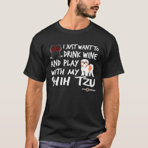 Shih Tzu trinkt Wein und spielt mit meinem schicke T-Shirt