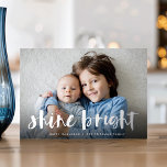 Shine Bright | Vollständiges Foto Hanukkah Silver Folien Feiertagskarte<br><div class="desc">Festive Hanukkah Fotokarte mit ihrem bevorzugten horizontalen oder landschaftsorientierten Foto in voller Blende,  mit "glänzender Brille" überlagert in Silberfolie handgezeichnete Pinseltypografie. Personalisieren Sie die Kartenvorderseite mit Ihren Namen und kurzen Urlaubsnachrichten.</div>