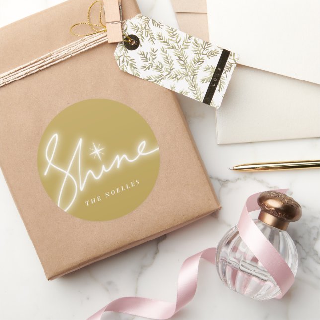 Shine Glow Handwrite Skript für Gold Moderne Ferie Runder Aufkleber (Schenken)