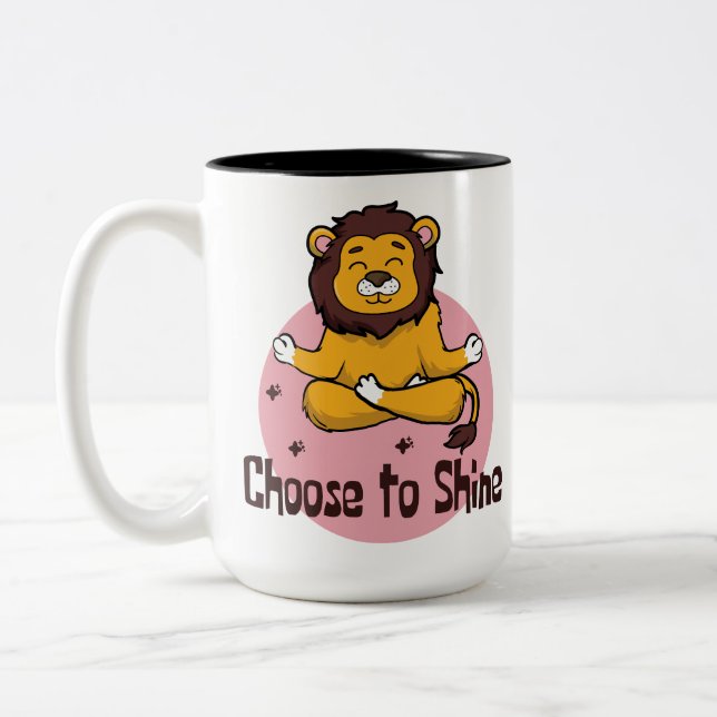 Shine Kawaii Happy Lion Doing Yoga Pose wählen Zweifarbige Tasse (Links)