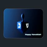 Shiny Blue Dreidel Magnet<br><div class="desc">Ein modernistisches,  metallisch blaues Dreieck vor einem dunklen,  nächtlichen Hintergrund. Zwei der hebräischen Briefe,  die auf einem dreifachen gefunden wurden,  nun Nonne und glänzen,  leuchten hell. Text liest "Happy Hanukkah" auch in leuchtend blau und weiß.</div>