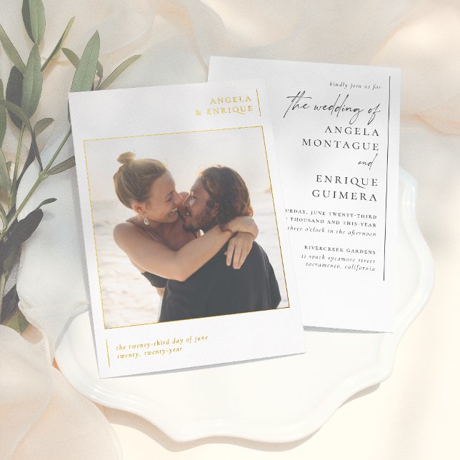 Shiny Minimal Typografy & Romantic Foto Wedding Folieneinladung (Von Creator hochgeladen)
