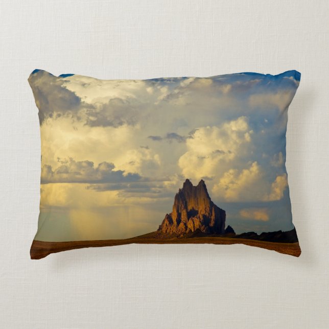 Shiprock gegen Thunderhead Dekokissen (Vorderseite)