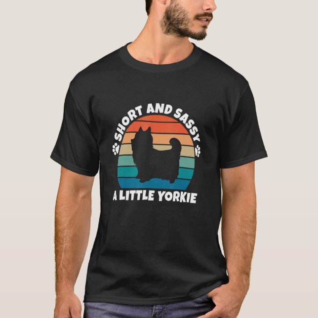 Short and Sassy Yorkshire Terrier Funny Yorkie Dog T-Shirt (Vorderseite)