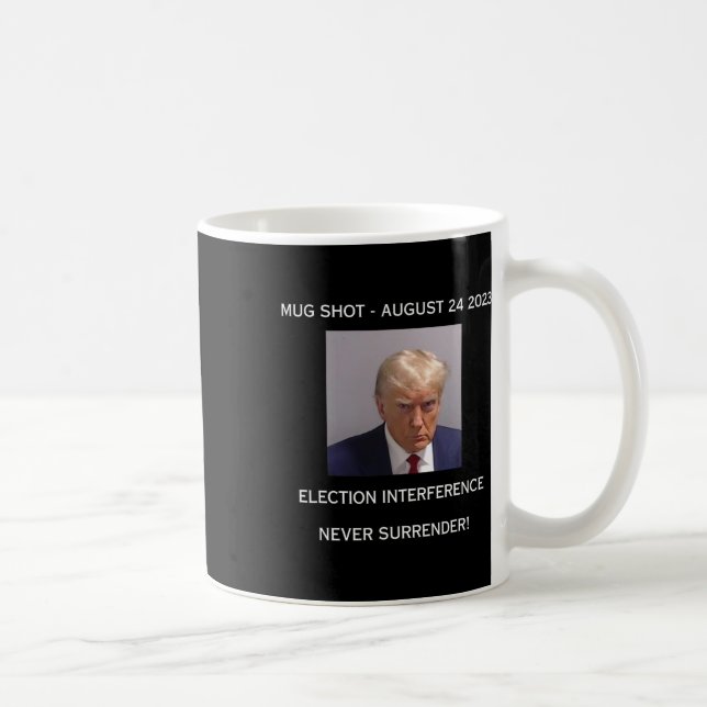 Shot Election Interference Nie übergeben! Kaffeetasse (Rechts)