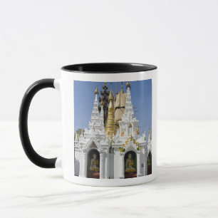 Shwedagon Pagoda (Paya), großer Tempelplatz, der 2 Tasse