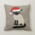 Siam Santa Claws - Funny Christmas Kitty Cat Kissen<br><div class="desc">Funny Cat Weihnachten Kissen. Aktualisieren Sie Ihren Platz in dieser Ferienzeit mit diesem Siamesen-Santa-throw-Kissen. Dieses verärgerte Kitty sagt "Bah Humbug", um eine Weihnachtsmannmütze zu tragen. Ein lustiges Weihnachtsgeschenk für Katzenliebhaber. Besuchen Sie Jenn’s Doodle World für noch mehr Produkte mit diesem Katzenwelsch, darunter weitere tolle Geschenke und ein schöneres Urlaubsdekor.</div>