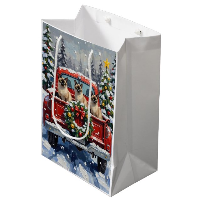 Siamese Cat Christmas Red Truck Holiday Mittlere Geschenktüte (Vorderseite Schrägansicht)