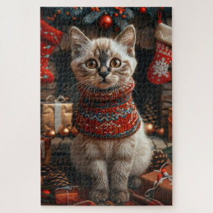 Siamesische Katze mit Weihnachtsgeschenken Kamin