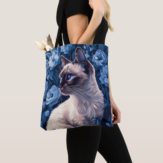Siamische Katze in Blumen Tasche (Von Nahem)