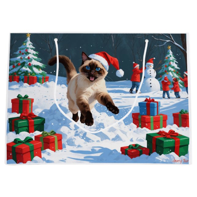 Siamische Katze läuft im Schnee mit Weihnachtsmütz Große Geschenktüte (Vorderseite)