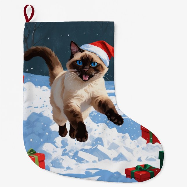 Siamische Katze läuft im Schnee mit Weihnachtsmütz Großer Weihnachtsstrumpf (Vorderseite)