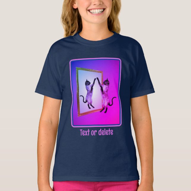 Siamkatze in einem Spiegel Personalisiert T-Shirt (Vorderseite)