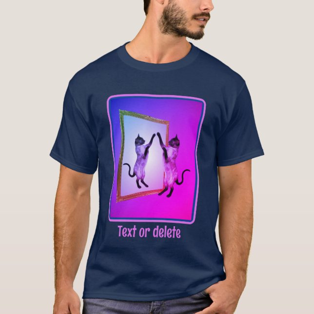 Siamkatze in einem Spiegel Personalisiert T-Shirt (Vorderseite)