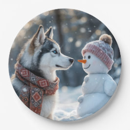 Siberischer Husky mit Blick auf einen Schneemann Pappteller
