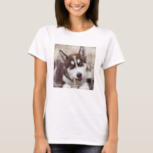 Siberischer Husky-Welpe am Strand T-Shirt
