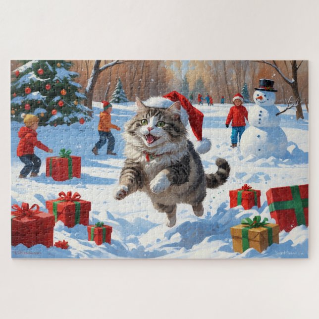 Sibirische Katze läuft im Schnee mit Weihnachtsmüt (Horizontal)