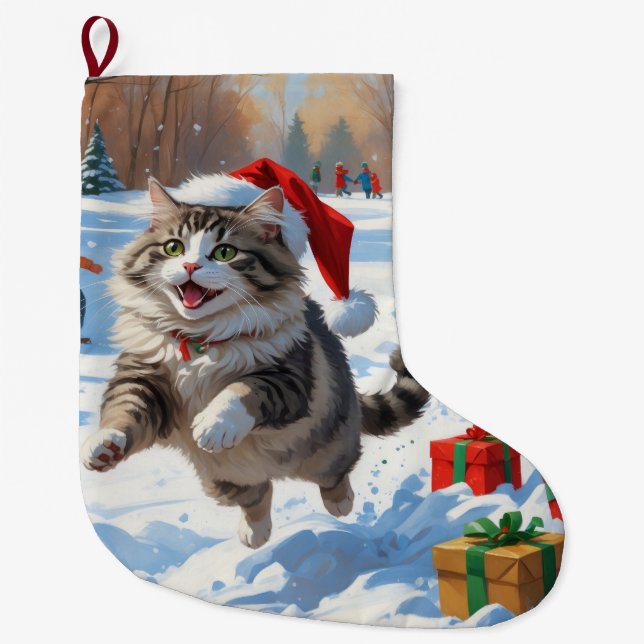 Sibirische Katze läuft im Schnee mit Weihnachtsmüt Großer Weihnachtsstrumpf (Vorderseite)