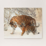 Sibirische Tigermutter und Kitten<br><div class="desc">Schöne Mutter und Kub Tiger in einem Winter Schnee Wunderland Puzzle</div>