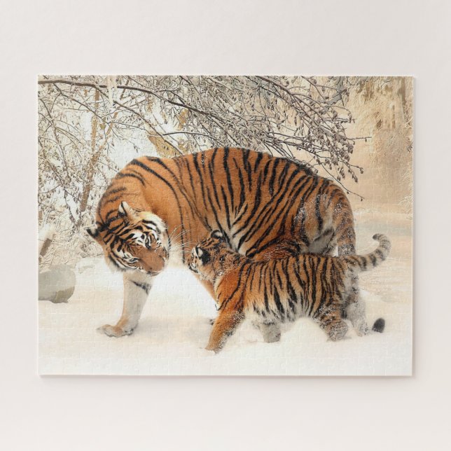 Sibirische Tigermutter und Kitten (Horizontal)