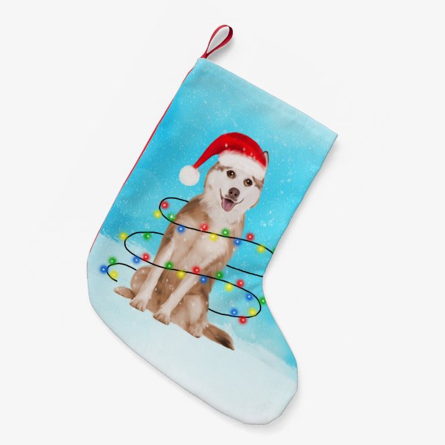 Sibirischer Husky-Hund im Schnee mit Weihnachtsman Kleiner Weihnachtsstrumpf (Vorderansicht (hängend))