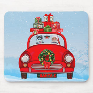 Sibirischer Husky-Hund in Auto mit dem Weihnachtsm Mousepad