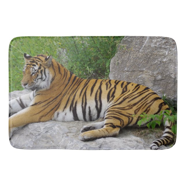 Sibirischer Tiger Relaxen auf einem Felsen Badematte (Vorderseite)