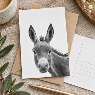 Sich verstohlen umschauender süßer Esel Postkarte