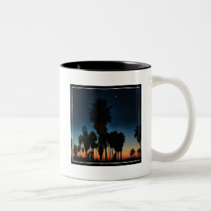 Sichelförmiger Mond und ein Stern auf Zweifarbige Tasse